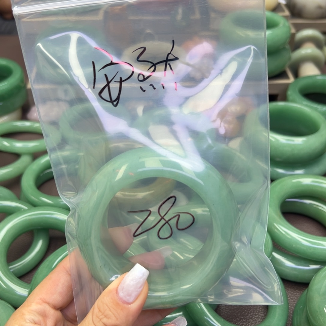 石英岩玉手镯未镶嵌浅**然