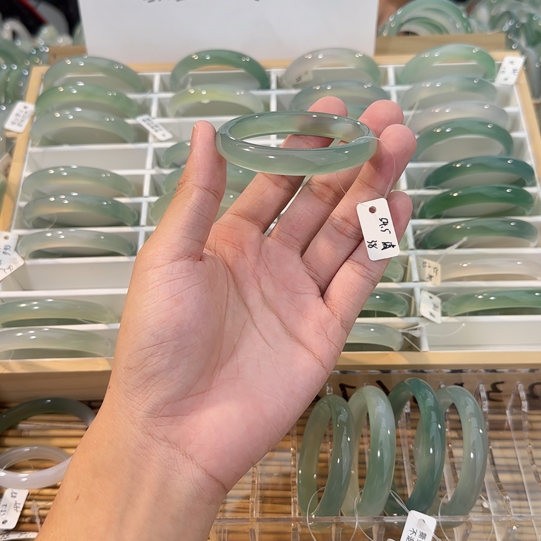 玛瑙/玉髓未镶嵌手镯圈口54.5