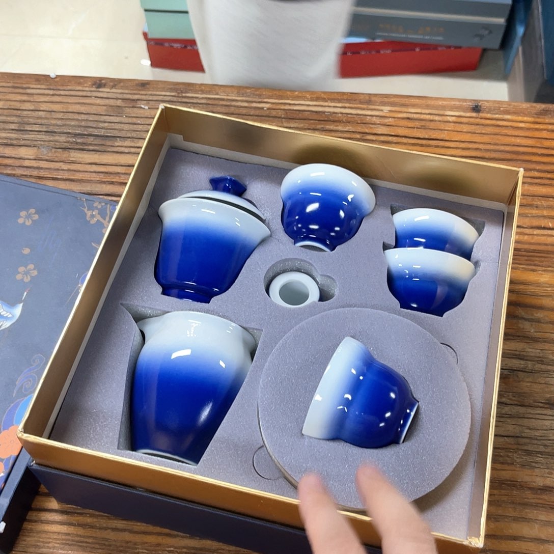 孤品茶具套装等。         