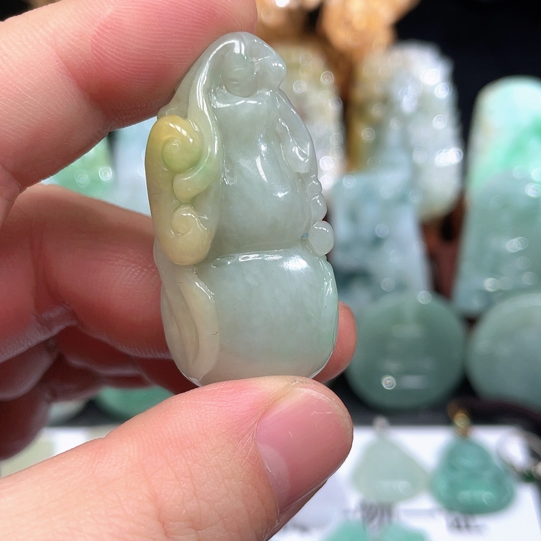 翡翠未镶嵌颈饰葫芦