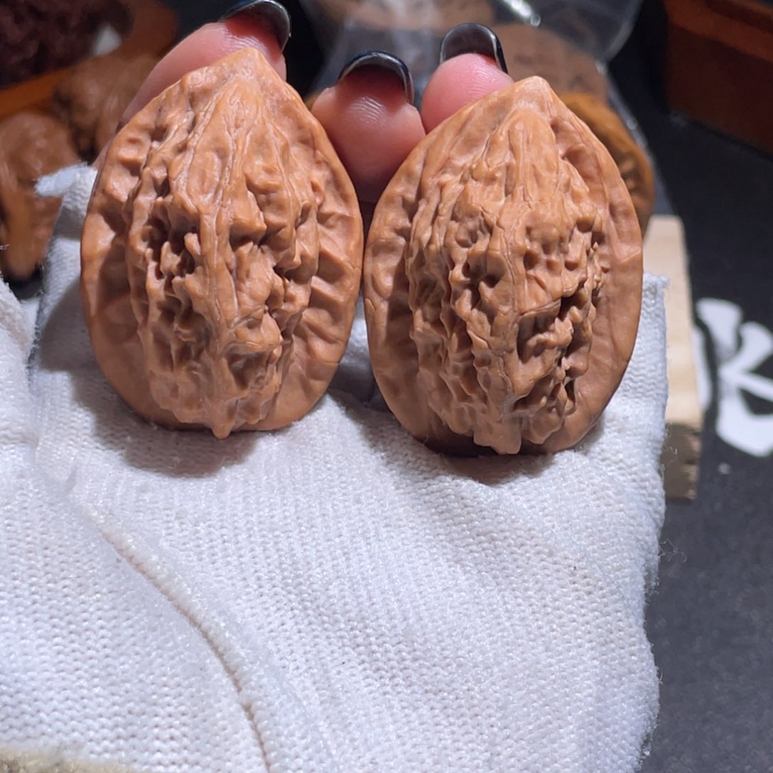 文玩核桃吊坠33.3445大红袍1992