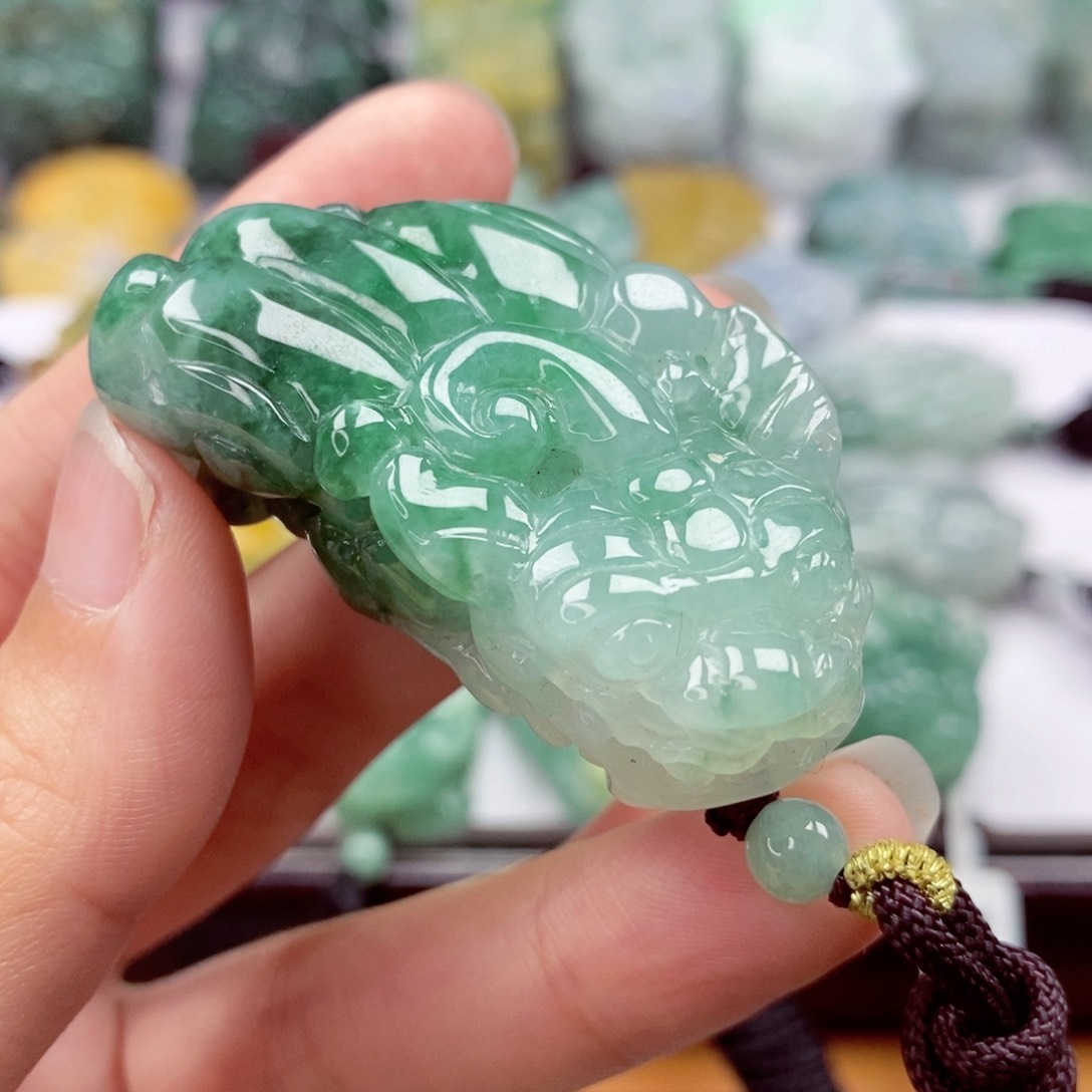 翡翠颈饰未镶嵌翡翠