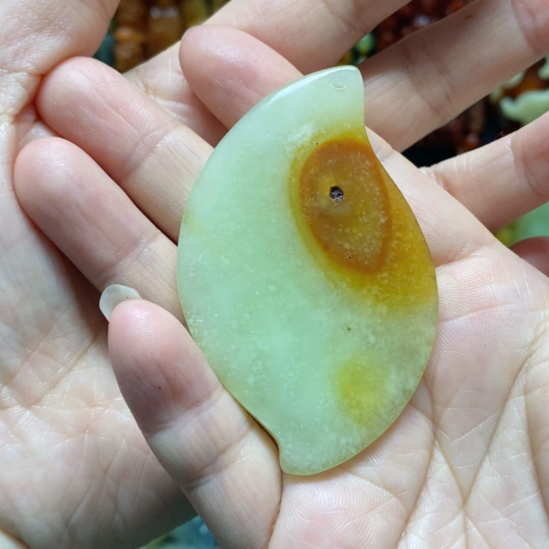 岫玉吊坠(赠链)未镶嵌