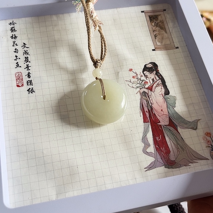 寻***己和田玉未镶嵌颈饰