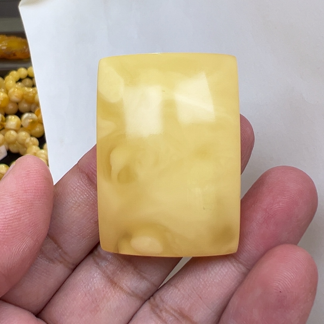 蜜蜡未镶嵌裸石15.9克