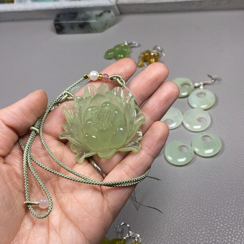 【闪购商品】蛇纹石玉挂件耳饰耳环项链未镶嵌小**?