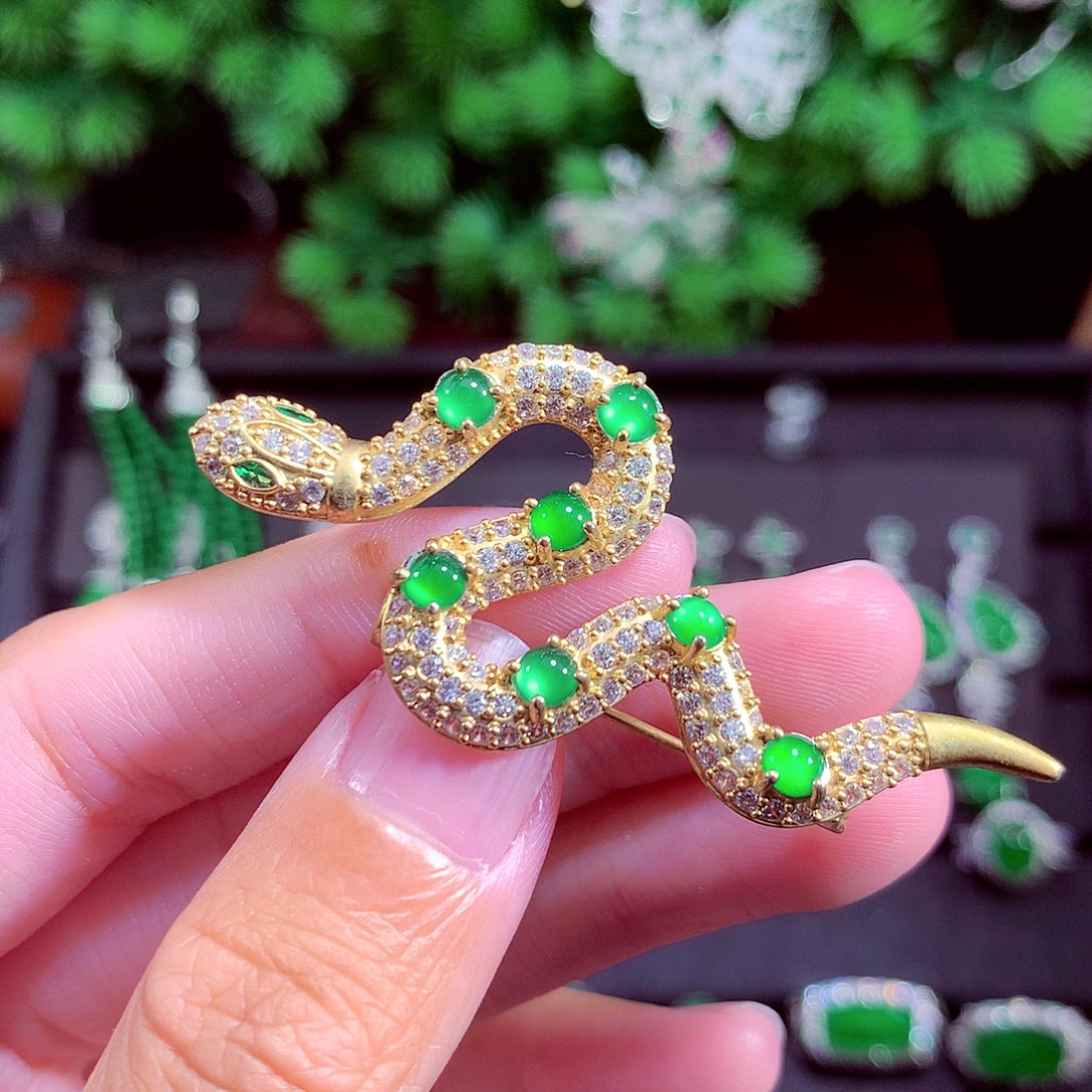 颈饰未镶嵌翡翠天然