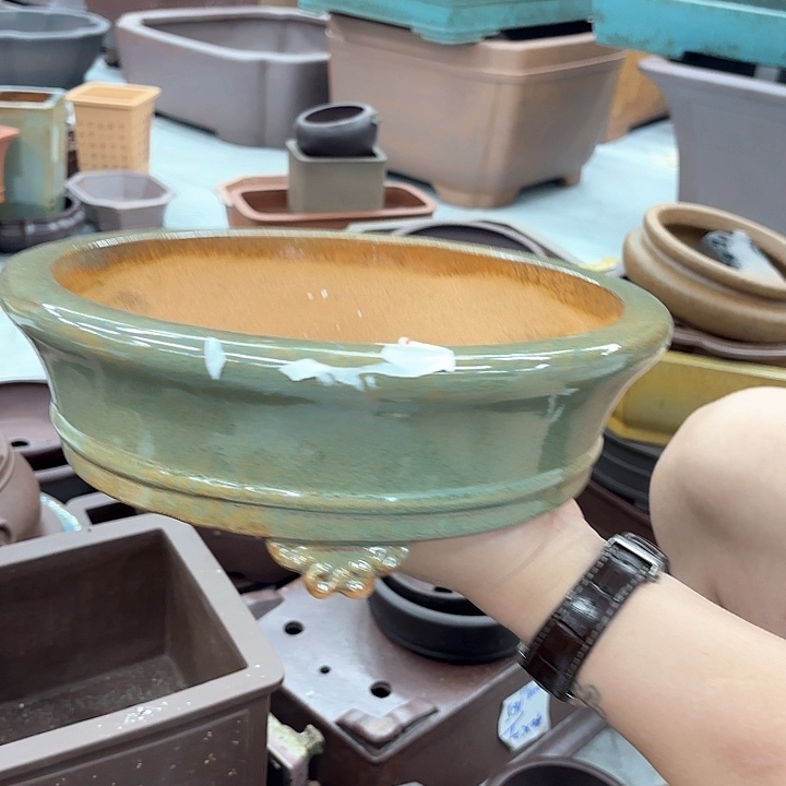 紫砂花盆紫砂的颜色很漂亮