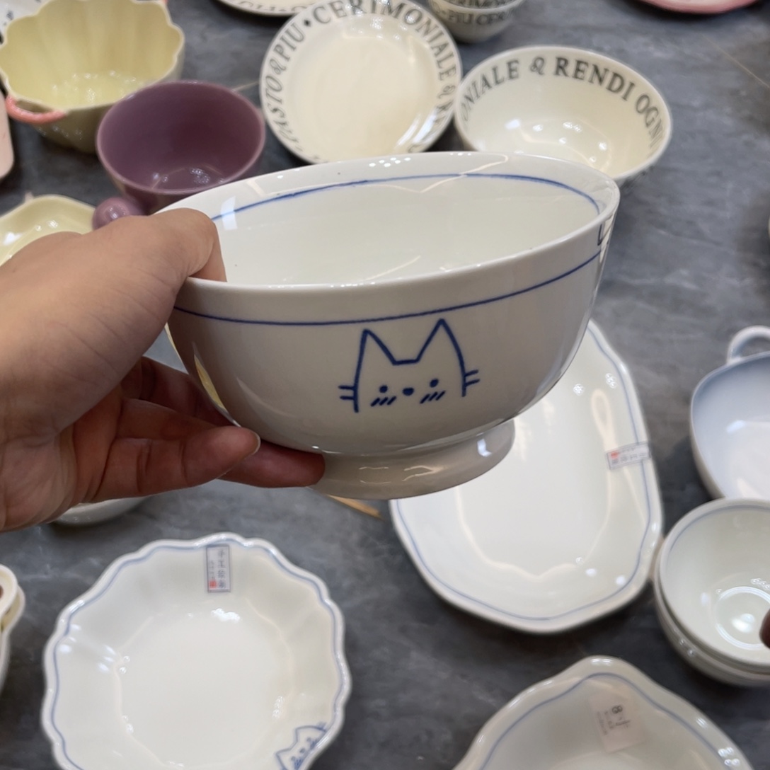 陶瓷微瑕餐具介意勿拍，满18飞！