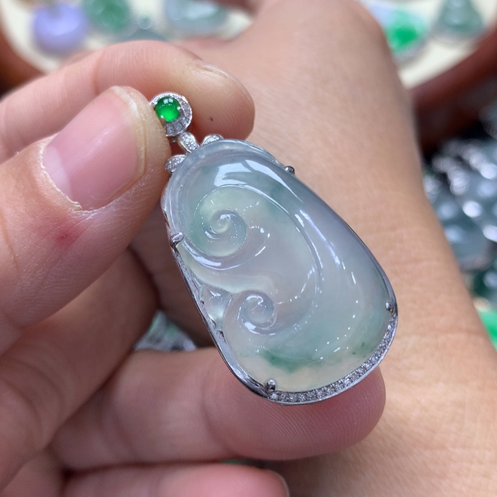 翡翠吊坠(不含链)18K金镶嵌