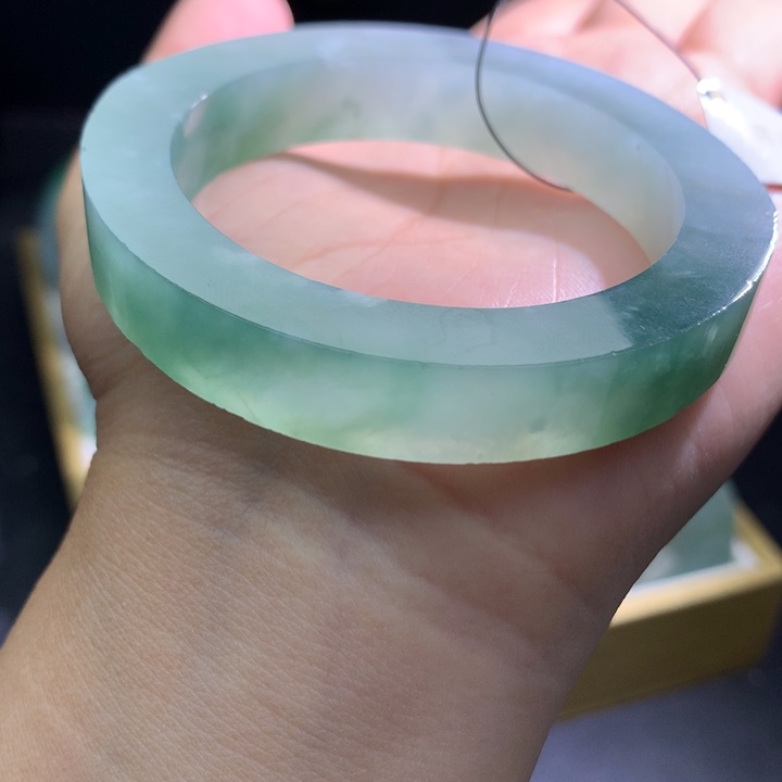 定制翡翠未镶嵌翡翠手镯
