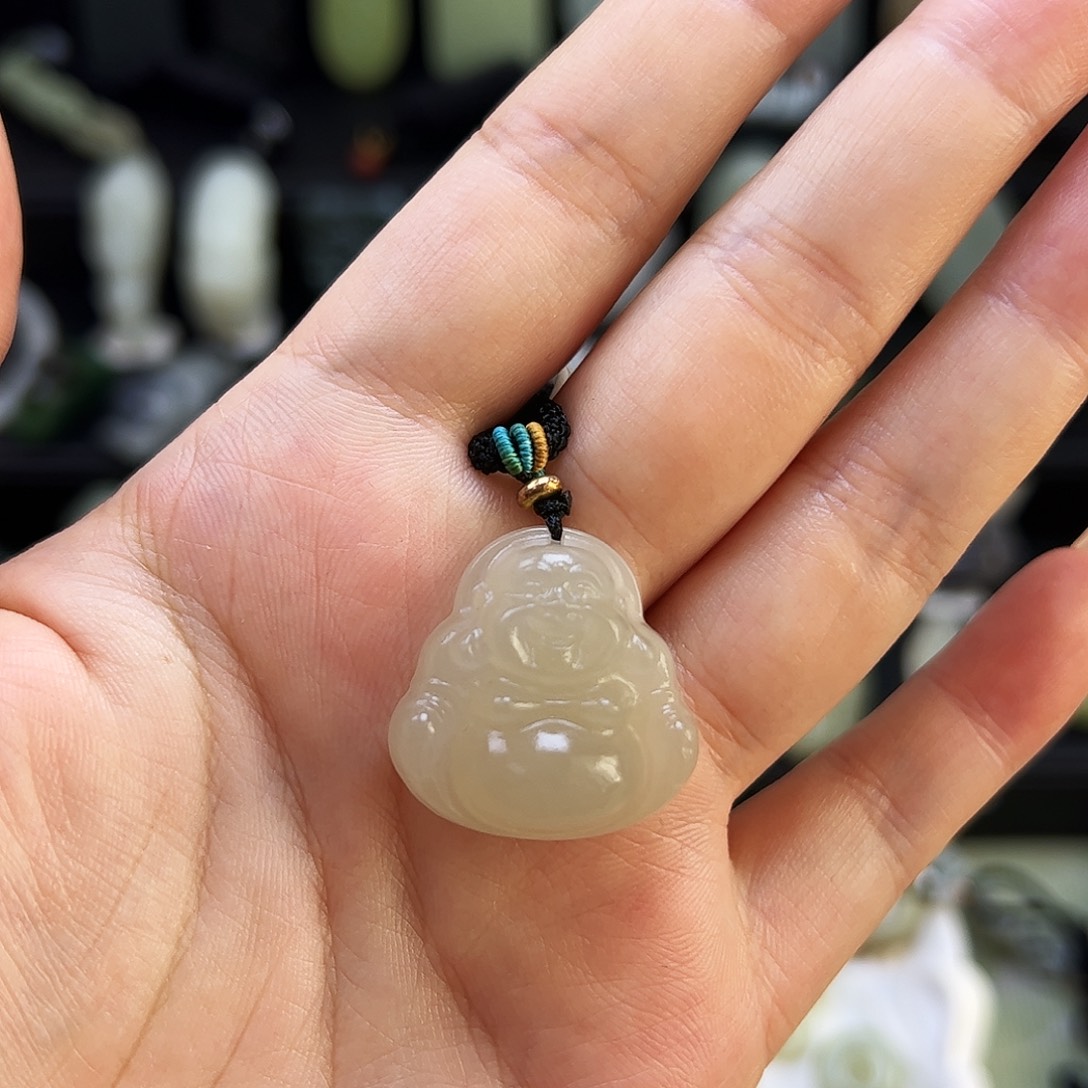 阿***珊和田玉未镶嵌颈饰佛公（标签撕毁概不退货）