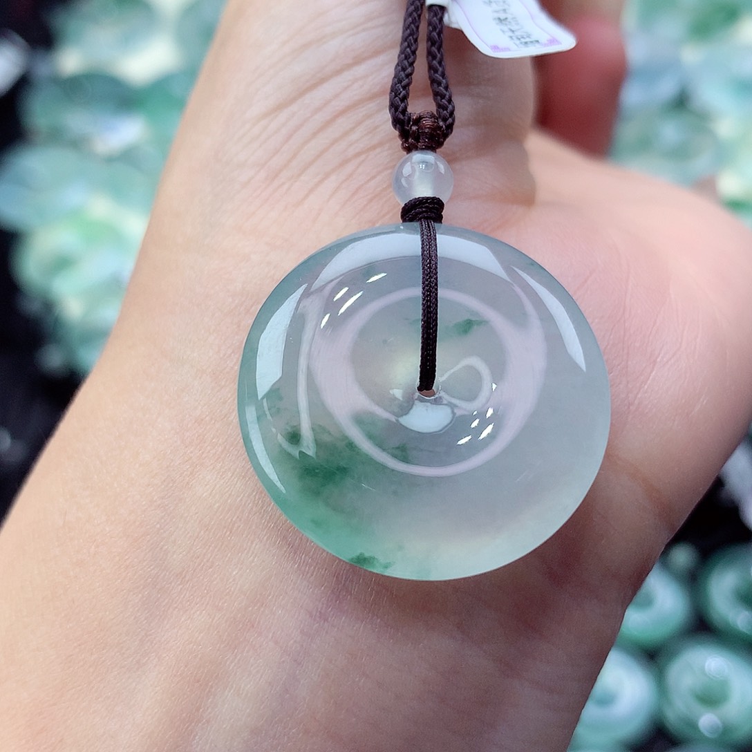 翡翠未镶嵌颈饰编号10。尺寸26.9-6.1