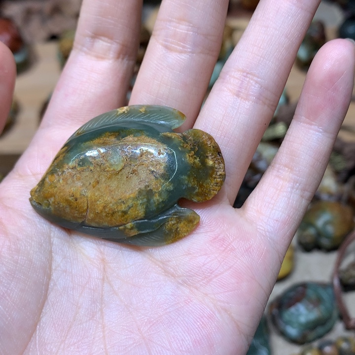 未镶嵌岫岩河磨玉（透闪石质玉）挂件