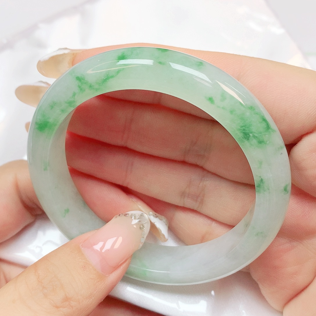 翡翠手镯未镶嵌抖音731