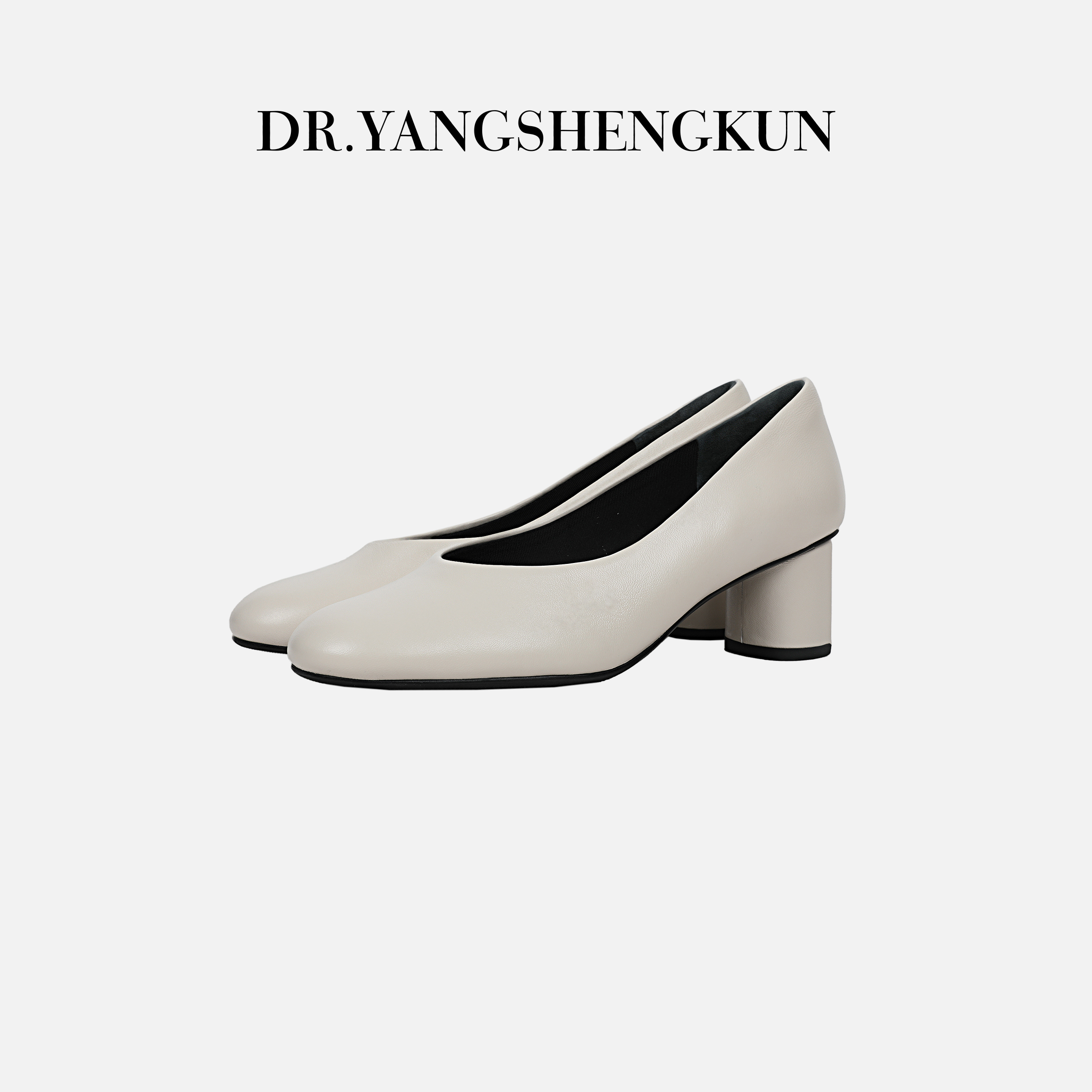 杨圣坤2025新款女士羊皮圆头粗跟复古高跟鞋YM2502-0801