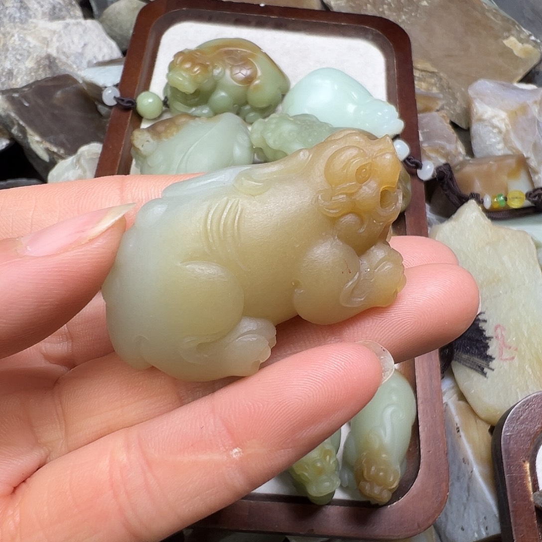 重***者定制和田玉未镶嵌吊坠