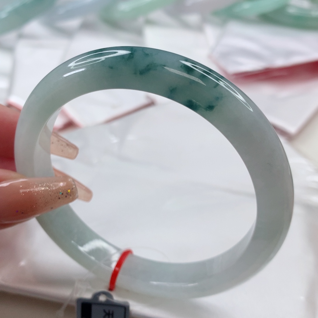 翡翠手镯未镶嵌58圈口