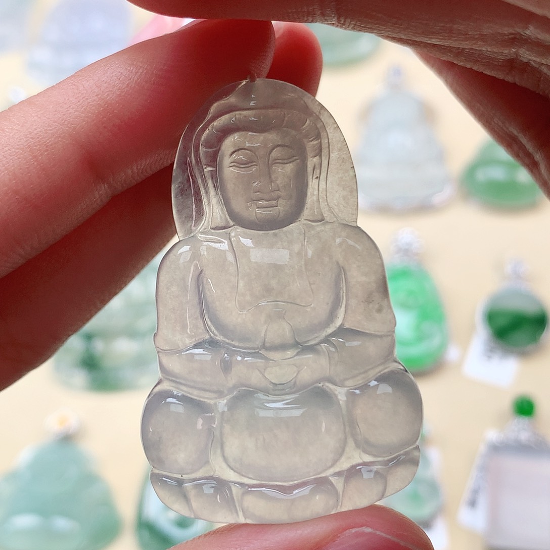 翡翠未镶嵌颈饰观音