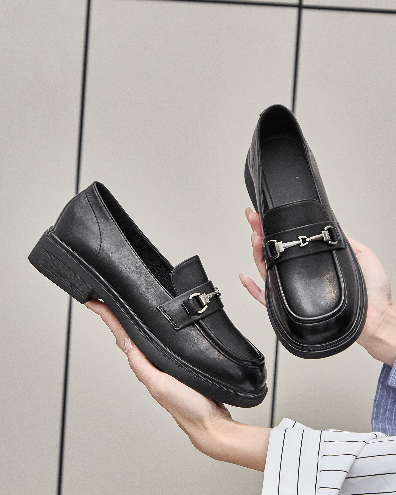 戈美其2025年门店上新经典百搭乐福女鞋复古学院风时尚15201315