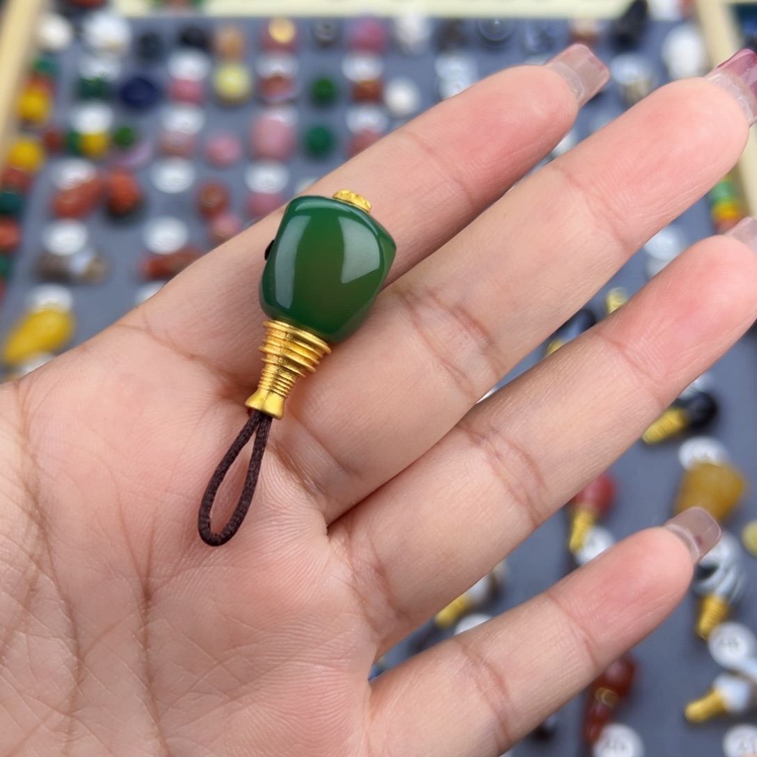 玛瑙/玉髓饰品未镶嵌留**月