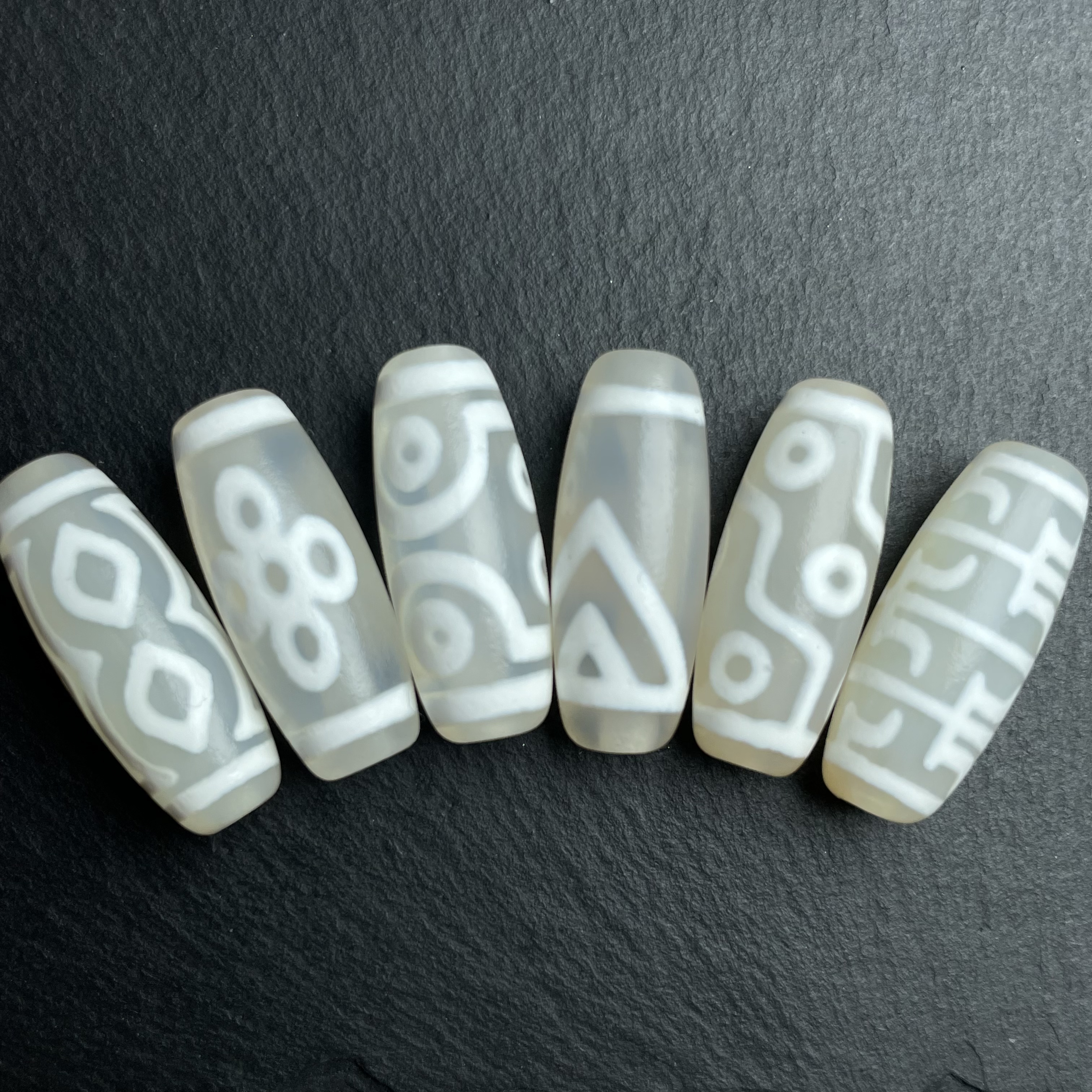 雪域白包浆  五闪、九眼、一眼双靠山玛瑙单珠系列 28×11mm