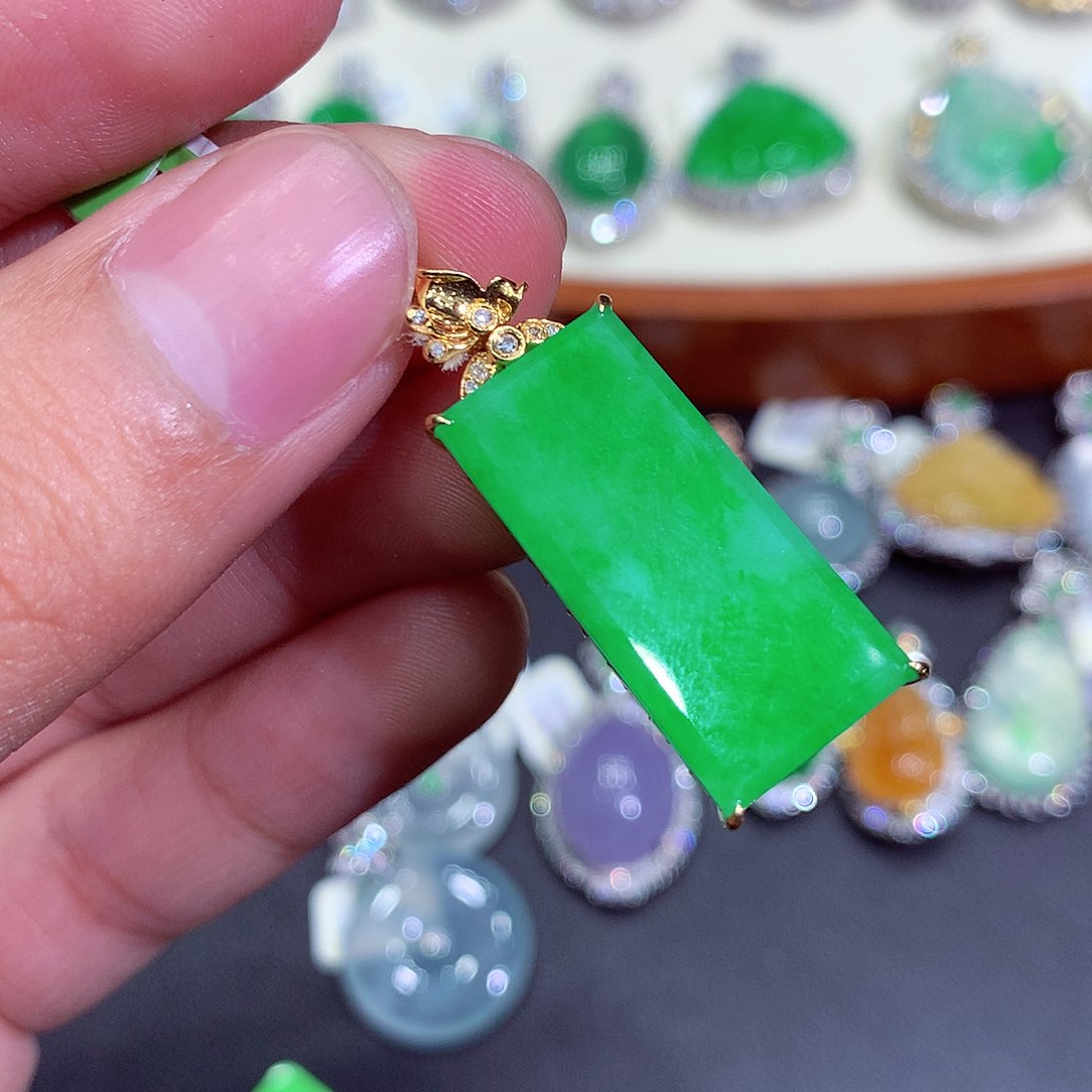 翡翠吊坠(不含链)18K金镶嵌