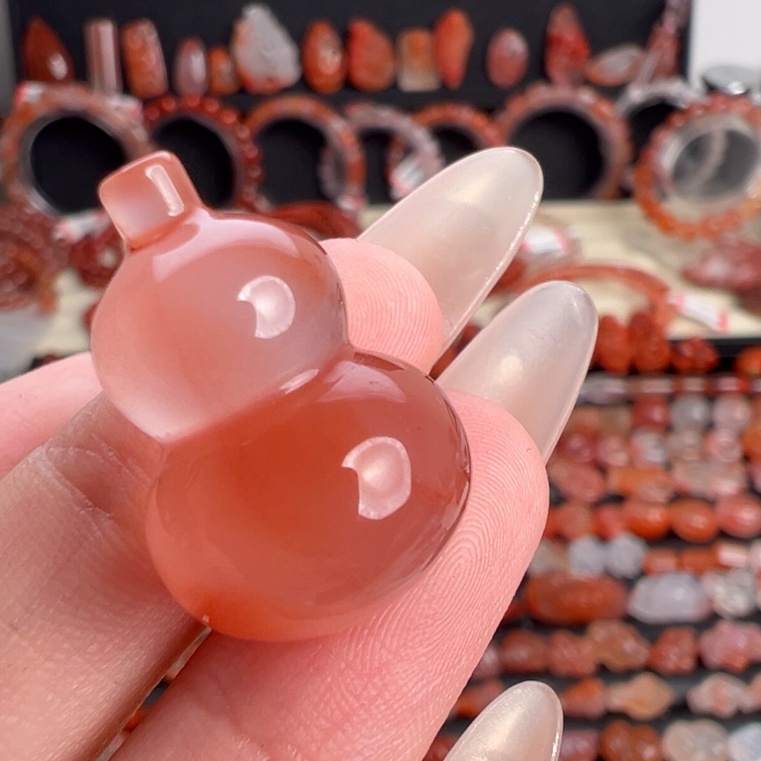 追***6南红玛瑙未镶嵌颈饰葫芦