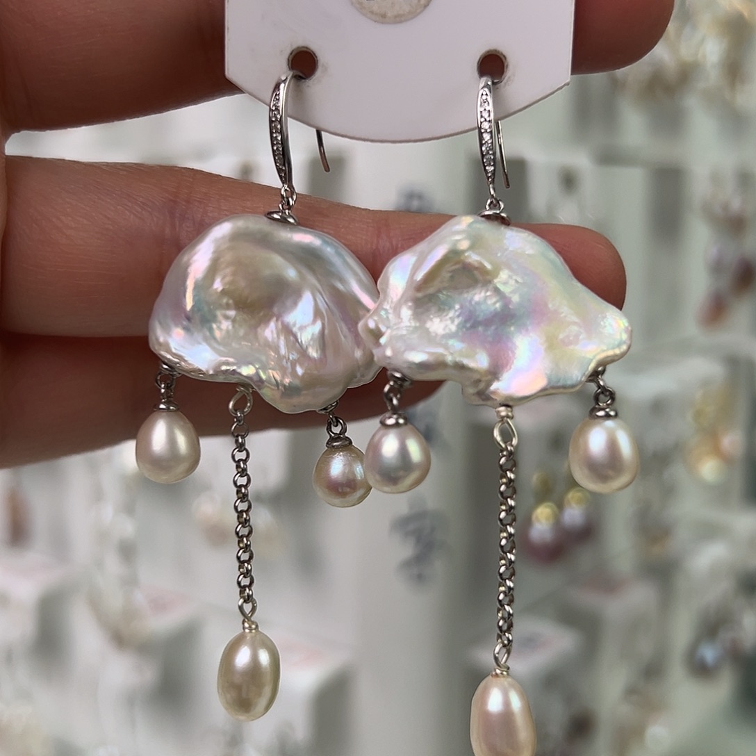 芙***宝非金属巴洛克花瓣耳饰 