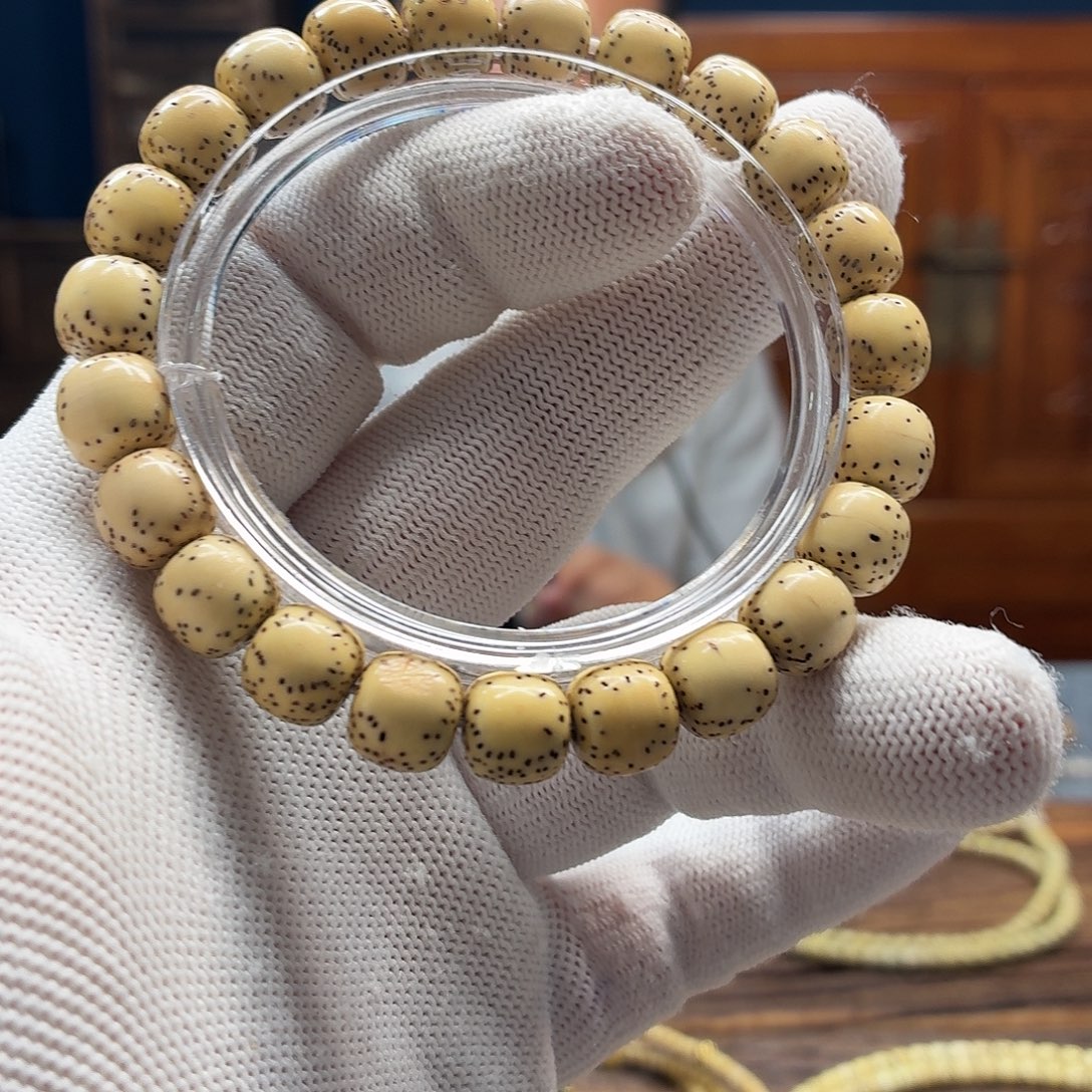 吊坠星月菩提9➕鸡油黄高货 侧留白 一物一图  107号