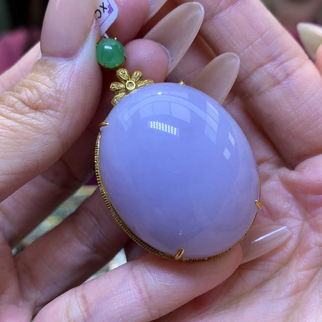 颈饰18K金镶嵌翡翠