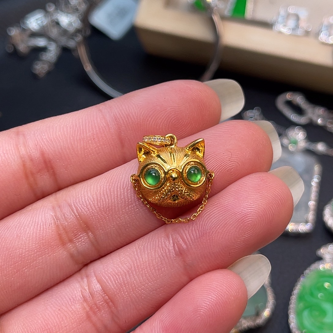 翡翠18K金镶嵌颈饰猫