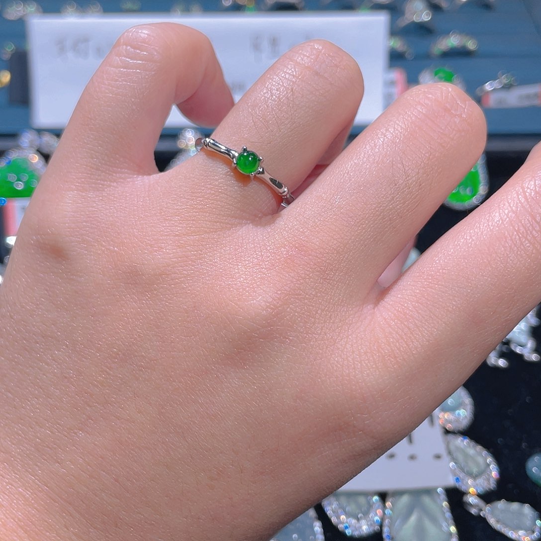 未镶嵌戒指翡翠戒指