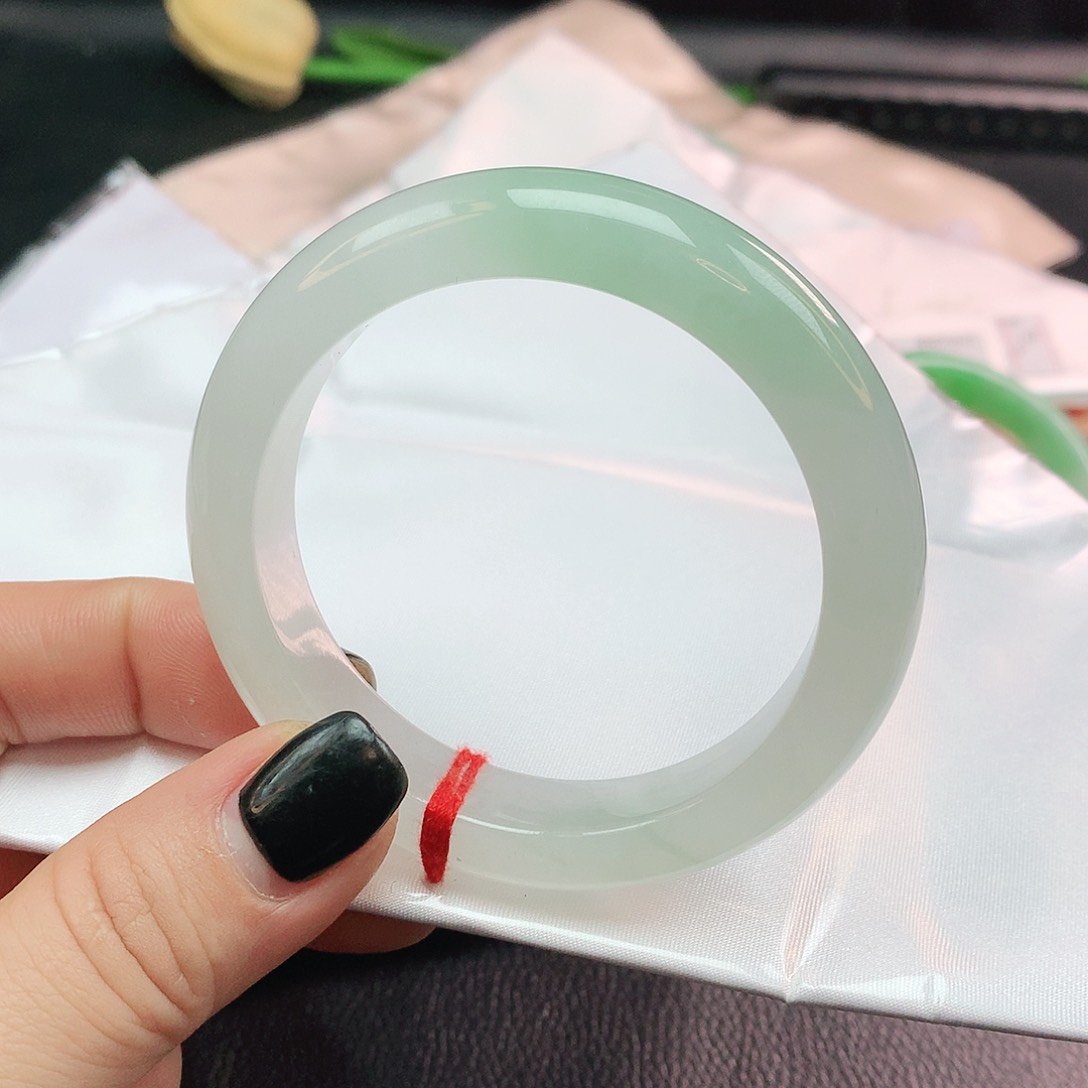 翡翠手镯未镶嵌正882225