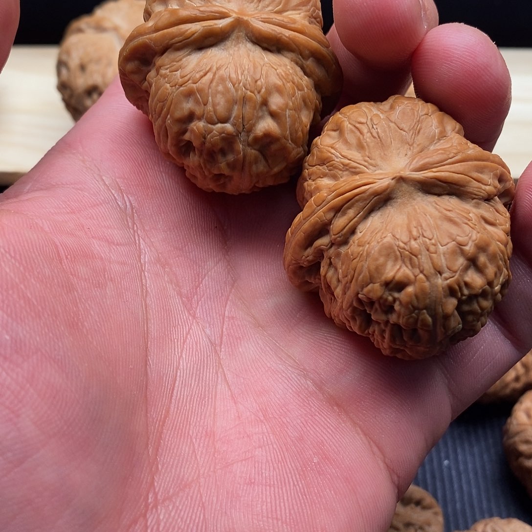 桀***驯文玩核桃吊坠元宝