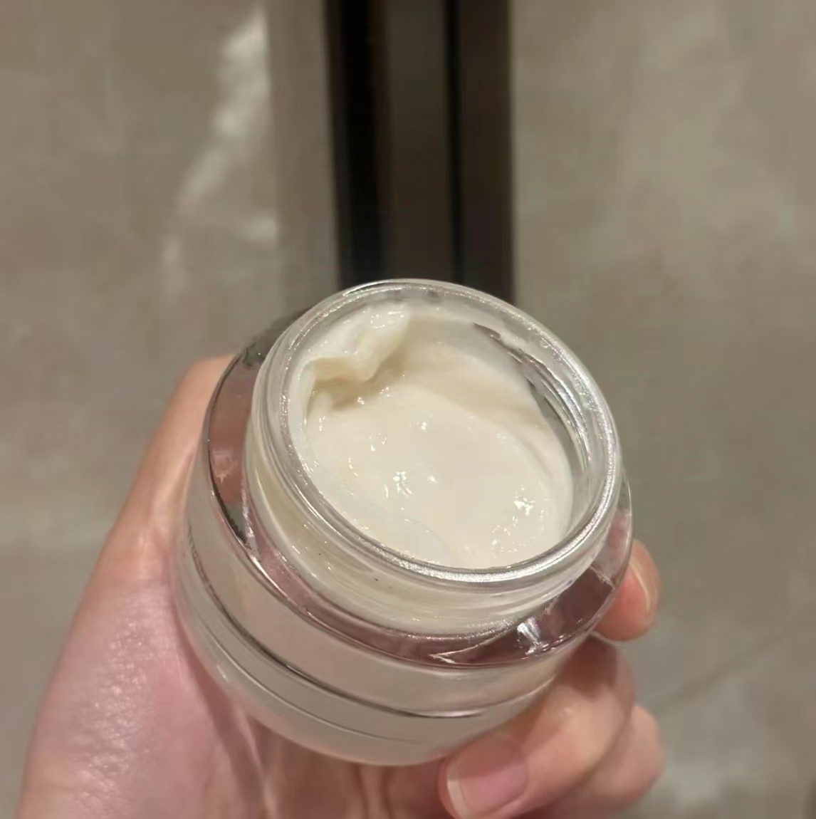 m面霜水水面霜涂抹刷