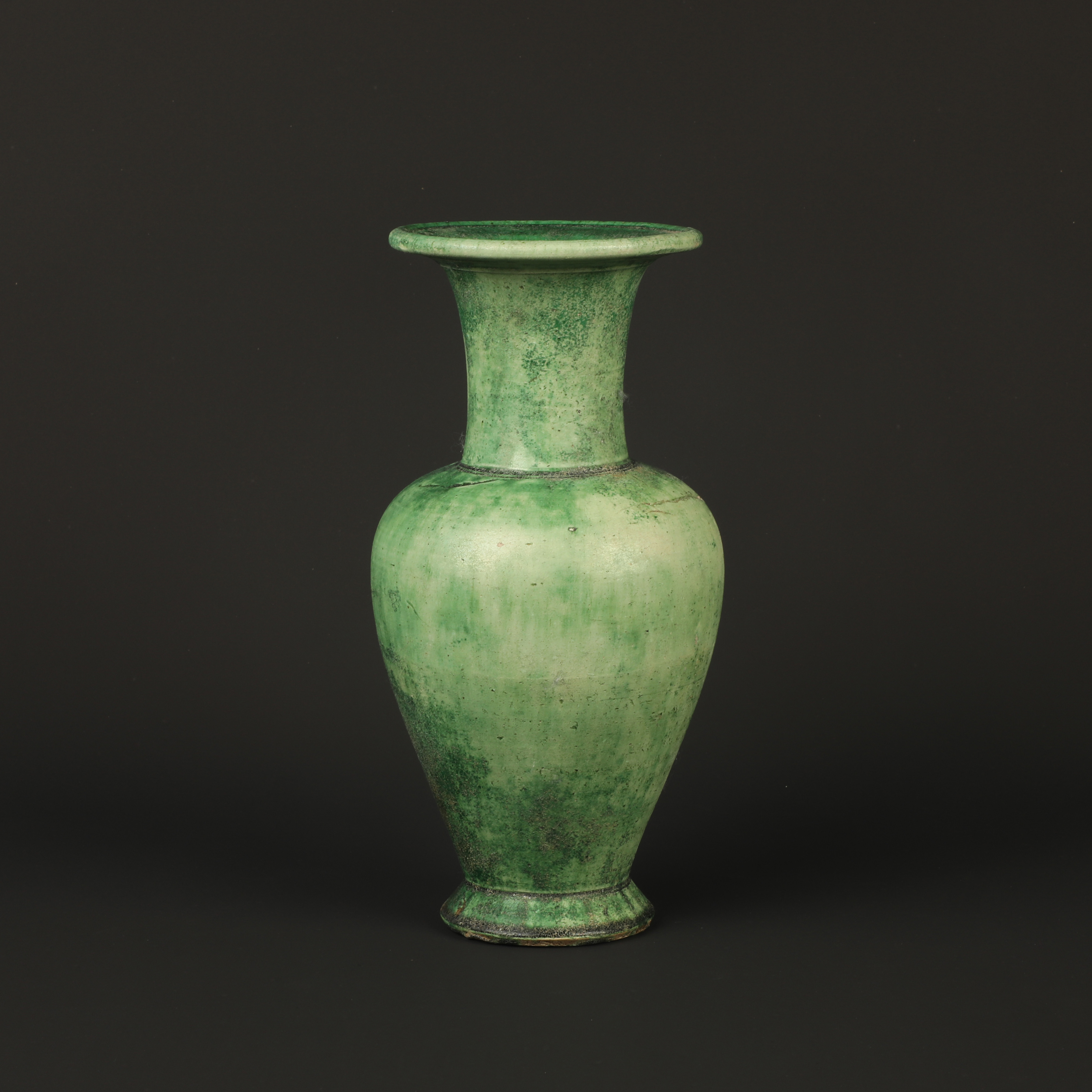 【8月14日-15日预展直播专用链接】LOT18绿釉敞口花瓶