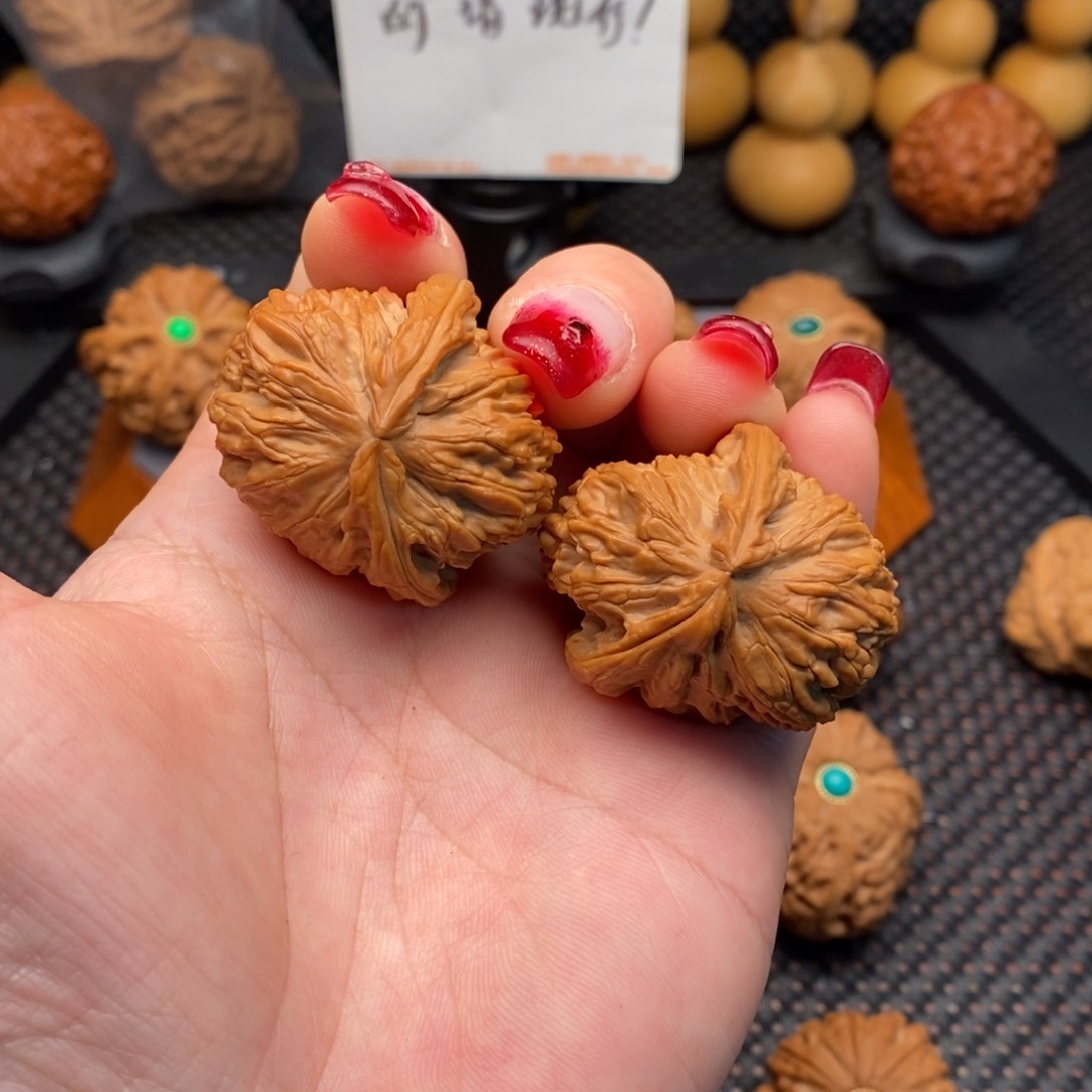 文玩核桃把件白狮子异性（小兔子）39尺