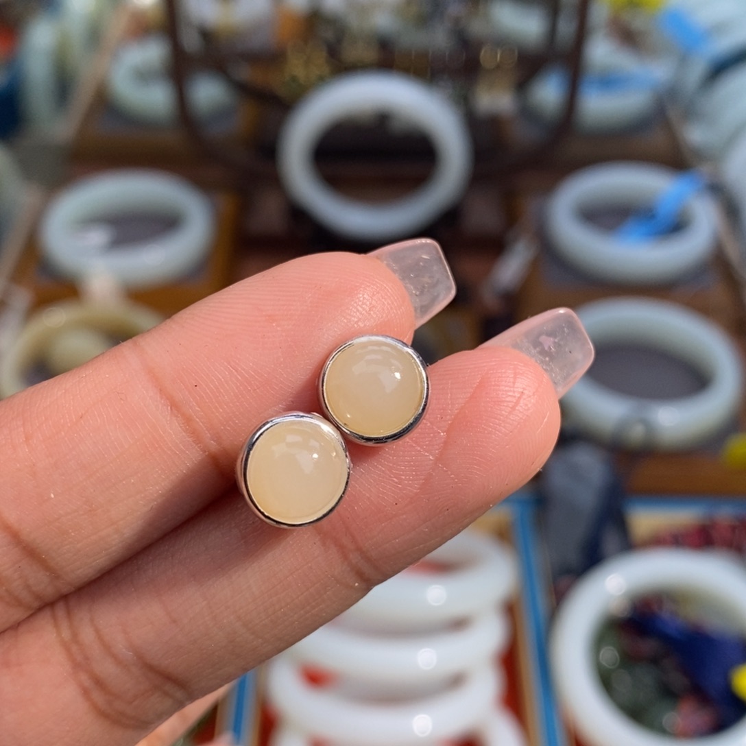 和田玉未镶嵌耳饰