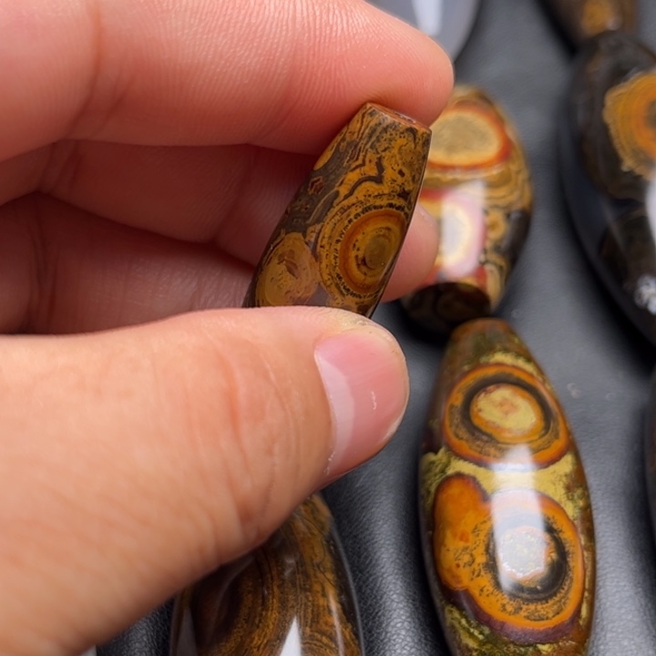 用***1石英岩玉合金颈饰