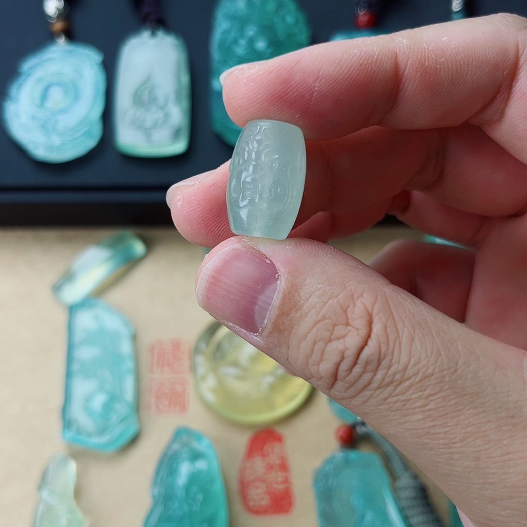 蛇纹石玉未镶嵌颈饰