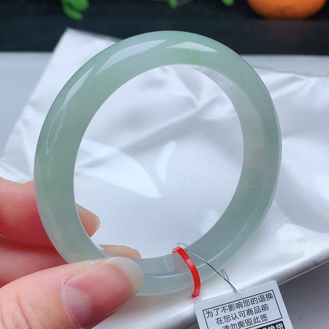 翡翠手镯未镶嵌57圈