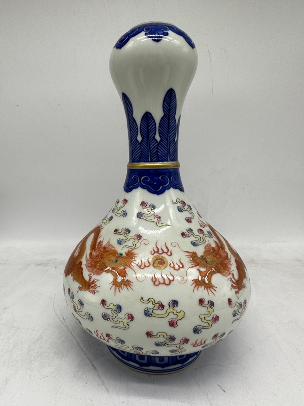青花粉彩龙纹蒜头瓶陶瓷