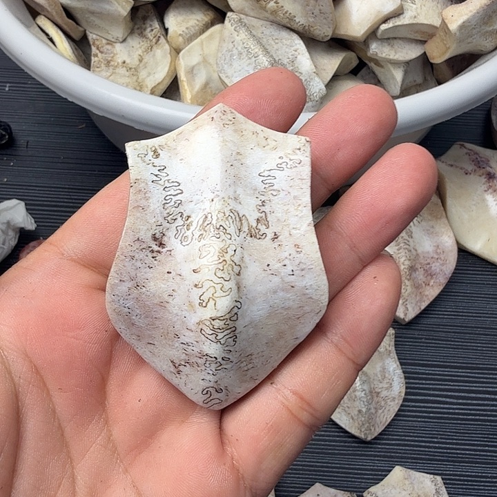 睡***凡铁合金花岗石养殖鹿头骨制作三界牌