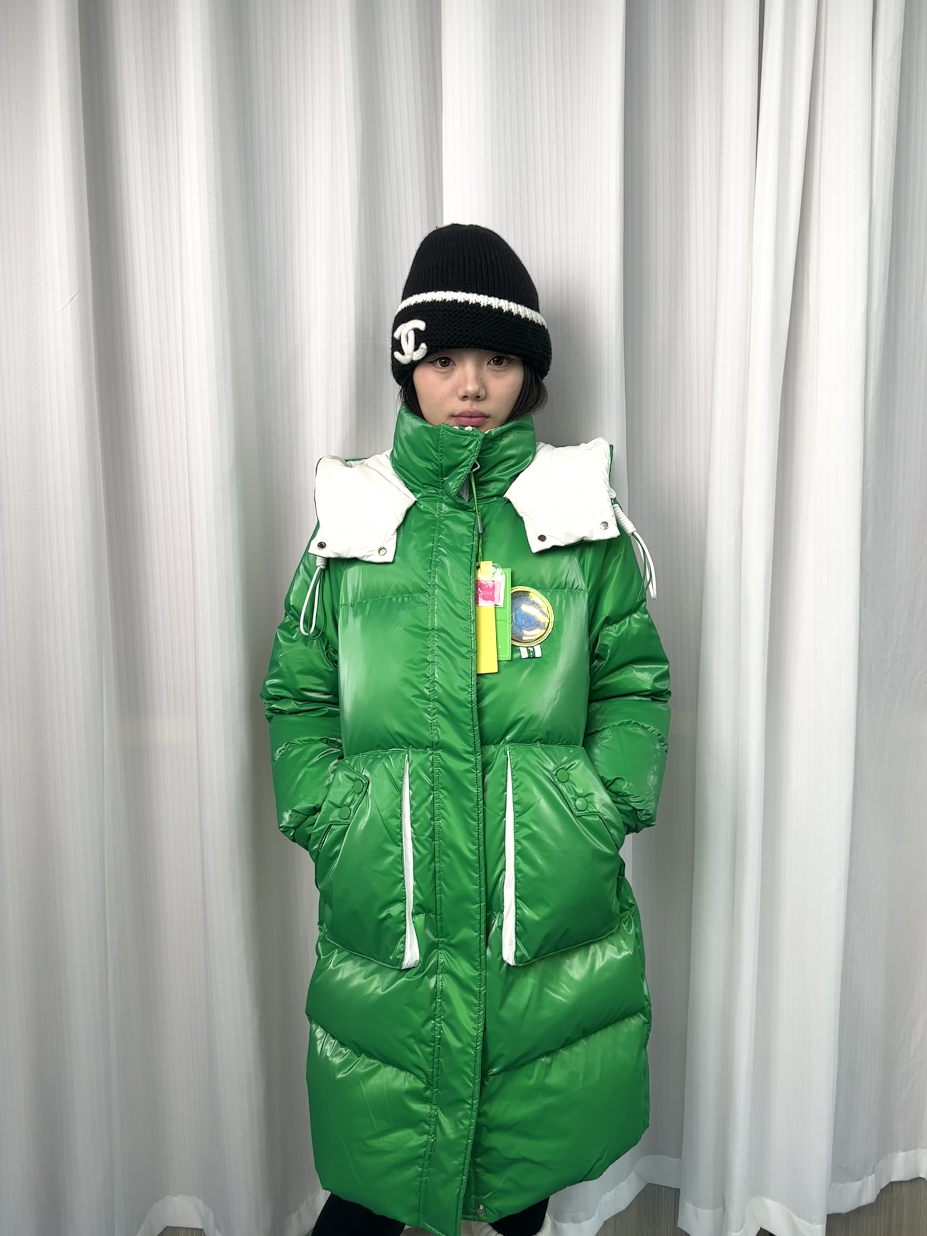 039芳奢绿色冬季鹅绒服加厚中长款运动保暖连帽免洗秋冬潮流