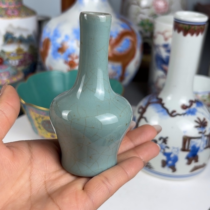 摆件汝窑小瓶…………