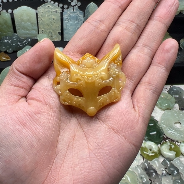 蛇纹石玉颈饰未镶嵌