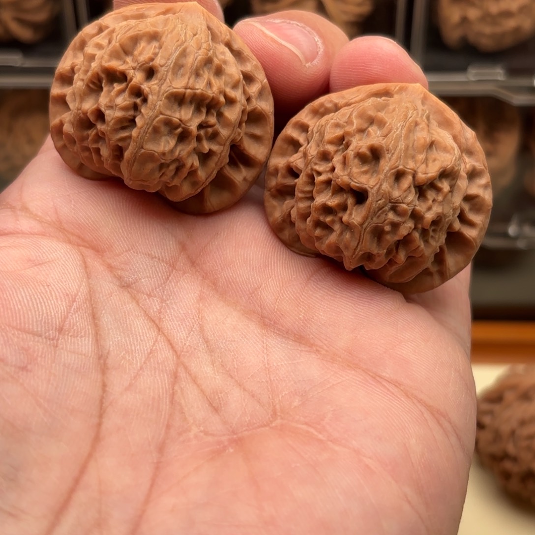 文玩核桃把件宫灯狮子头