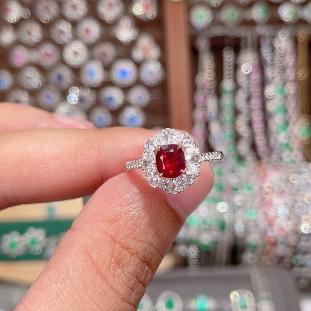 18K金镶嵌戒指红宝石1.03ct 无烧鸽血