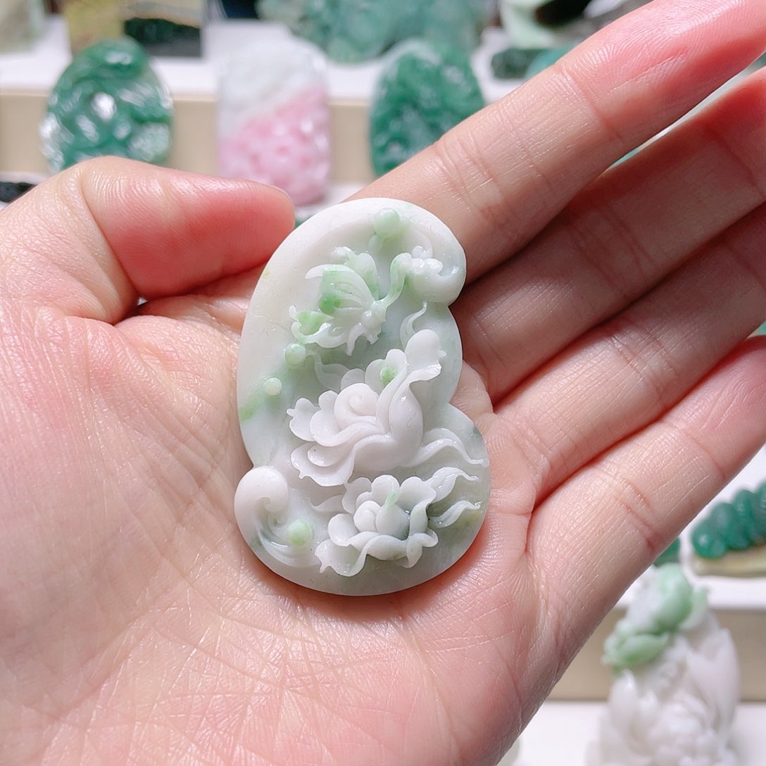 独山玉未镶嵌颈饰